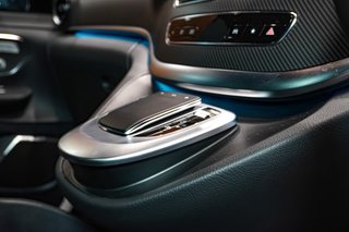 2024 Mercedes-Benz V300d Avantgarde AMG Line - photo 6