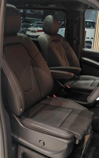 2025 Mercedes-Benz V300d Exclusive - photo 4