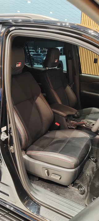 2025 Toyota Fortuner 2.8GD-6 4X4 GR-S A/T - photo 3