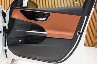 2025 Mercedes-Benz C200 AMG Line - photo 2