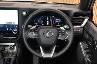 2026 Lexus 550 SE - photo 2