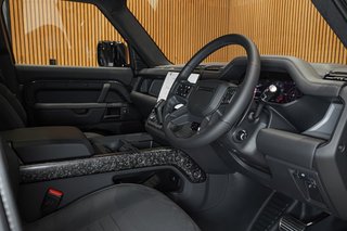2025 Land Rover Defender 4.4 V8 OCTA (P635) - photo 2