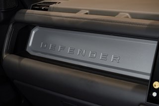 2025 Land Rover Defender 4.4 V8 OCTA (P635) - photo 20