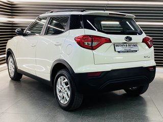 2022 Mahindra XUV300 1.5D (W6) - photo 7