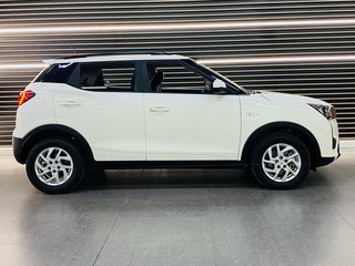 2022 Mahindra XUV300 1.5D (W6) - photo 1