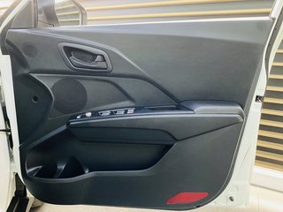 2022 Mahindra XUV300 1.5D (W6) - photo 3