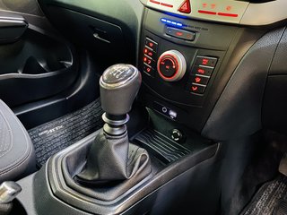 2022 Mahindra XUV300 1.5D (W6) - photo 11