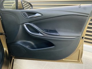 2017 Opel Astra 1.0T ESSENTIA (5DR) - photo 1