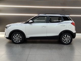 2024 Mahindra XUV300 1.5D (W8) - photo 2