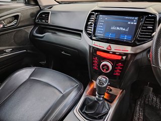 2024 Mahindra XUV300 1.5D (W8) - photo 10