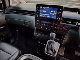 2023 Hyundai STARIA 2.2D MULTICAB A/T (5 SEAT) - photo 1