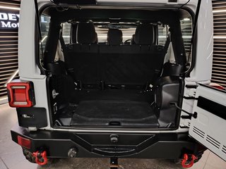 2014 Jeep Wrangler UNLTD SAHARA 3.6L V6 A/T - photo 5