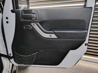 2014 Jeep Wrangler UNLTD SAHARA 3.6L V6 A/T - photo 7