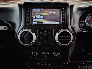 2014 Jeep Wrangler UNLTD SAHARA 3.6L V6 A/T - photo 2