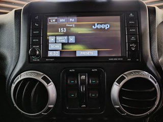 2014 Jeep Wrangler UNLTD SAHARA 3.6L V6 A/T - photo 5