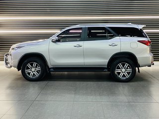 Toyota FORTUNER 2.4GD-6 R/B A/T - photo 6