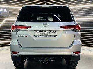 Toyota FORTUNER 2.4GD-6 R/B A/T - photo 8