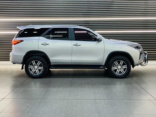 Toyota FORTUNER 2.4GD-6 R/B A/T - photo 2