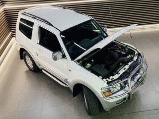 2002 Mitsubishi Pajero 3200 DI-D 3Dr - photo 4