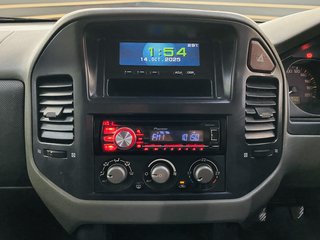 2002 Mitsubishi Pajero 3200 DI-D 3Dr - photo 6