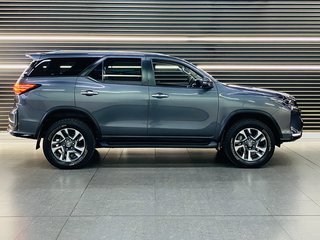 2023 Toyota Fortuner 2.4GD-6 R/B A/T - photo 2