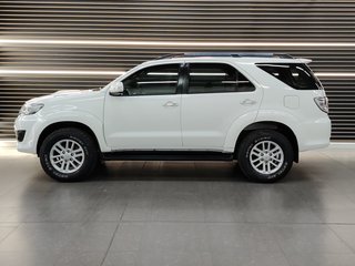 2014 Toyota Fortuner 2.5D-4D RB - photo 2