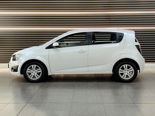 2013 Chevrolet Sonic 1.4 LS 5DR - photo 2