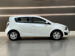 2013 Chevrolet Sonic 1.4 LS 5DR - photo 13