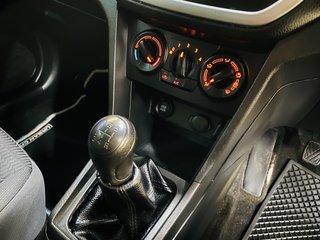2022 Toyota Urban Cruiser 1.5 Xi - photo 10