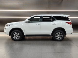 2022 Toyota Fortuner 2.4GD-6 R/B A/T - photo 2