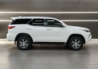 2022 Toyota Fortuner 2.4GD-6 R/B A/T - photo 16