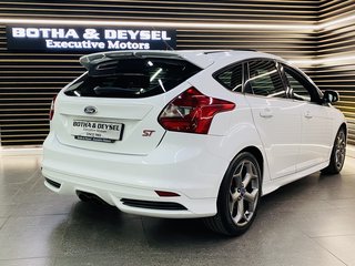 2015 Ford Focus 2.0 GTDi ST3 (5DR) - photo 9