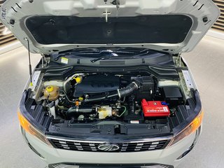 2022 Mahindra XUV300 1.2T (W8) - photo 5