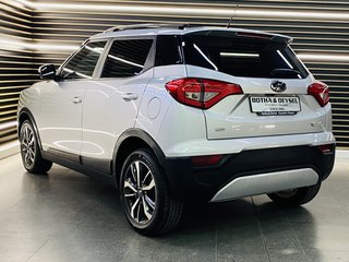 2022 Mahindra XUV300 1.2T (W8) - photo 7
