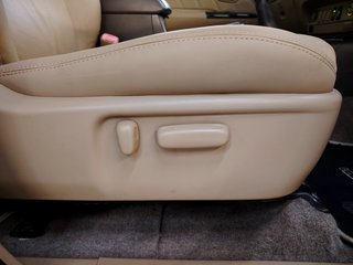 2012 Toyota Fortuner 3.0D-4D HERITAGE R/B - photo 8