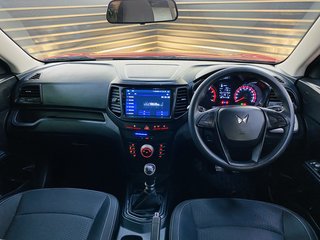 2023 Mahindra XUV300 1.2T SE (W4) - photo 5