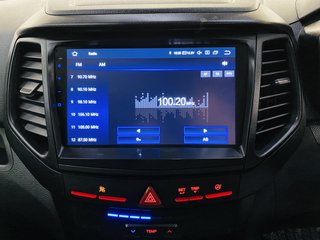 2023 Mahindra XUV300 1.2T SE (W4) - photo 6