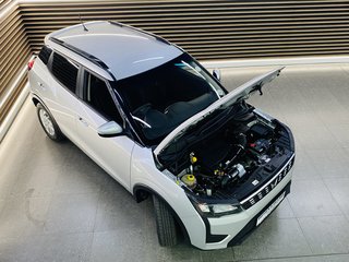 2023 Mahindra XUV300 1.2T (W6) - photo 4