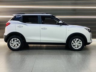 2023 Mahindra XUV300 1.2T (W6) - photo 1