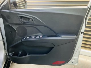 2023 Mahindra XUV300 1.2T (W6) - photo 3