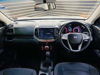 2023 Mahindra XUV300 1.2T (W6) - photo 6