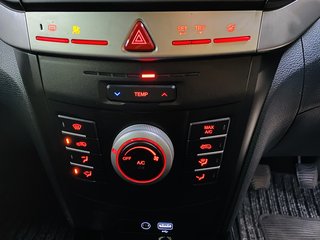 2023 Mahindra XUV300 1.2T (W6) - photo 8