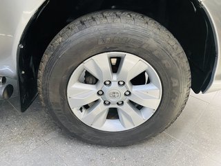 2017 Toyota Hilux 4.0 V6 RAIDER 4X4 A/T P/U D/C - photo 2