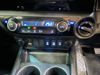 2017 Toyota Hilux 4.0 V6 RAIDER 4X4 A/T P/U D/C - photo 10