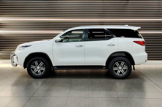 2017 Toyota Fortuner 2.4GD-6 R/B A/T - photo 2
