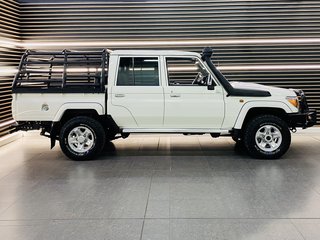 2022 Toyota Land Cruiser LAND CRUISER 79 4.5D 70TH ED P/U D/C - photo 1