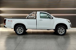 2018 Isuzu KB 300 D-TEQ LX 4X4 P/U S/C - photo 11