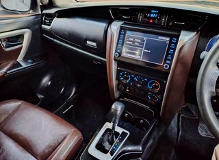 2020 Toyota Fortuner 2.4GD-6 4X4 A/T - photo 2