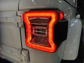 2019 Jeep Wrangler UNLTD SAHARA 3.6L V6 A/T - photo 2