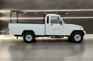 2022 Mahindra Bolero NEF P/U S/C - photo 6